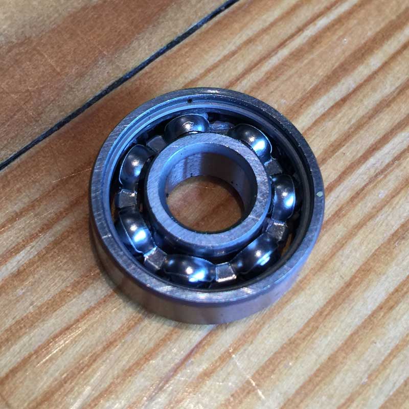 Aluminium retainer skate bearing